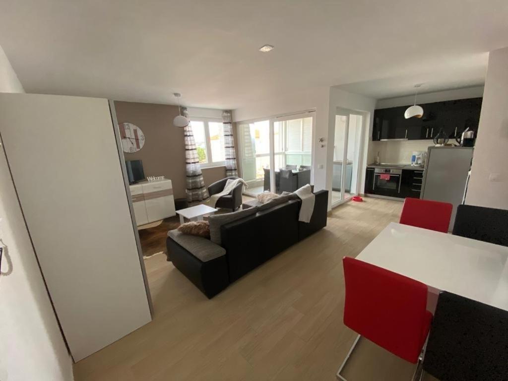Apartman Erika Nin Exteriör bild