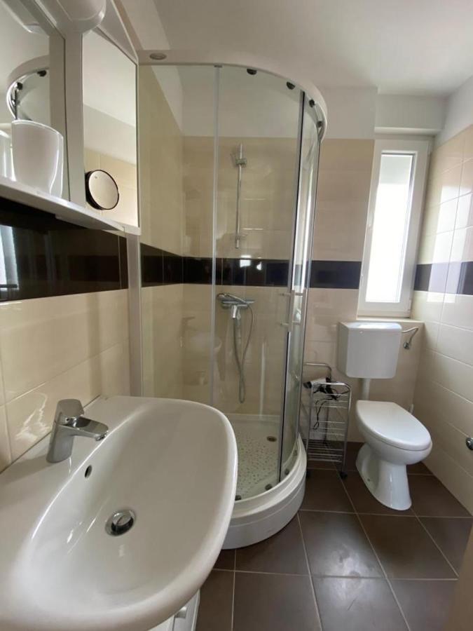 Apartman Erika Nin Exteriör bild