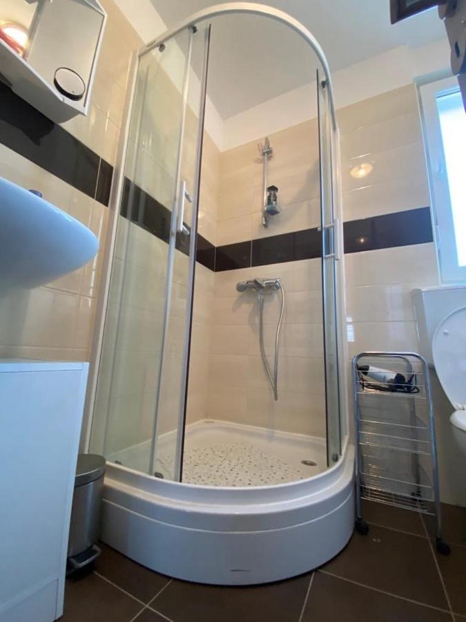 Apartman Erika Nin Exteriör bild