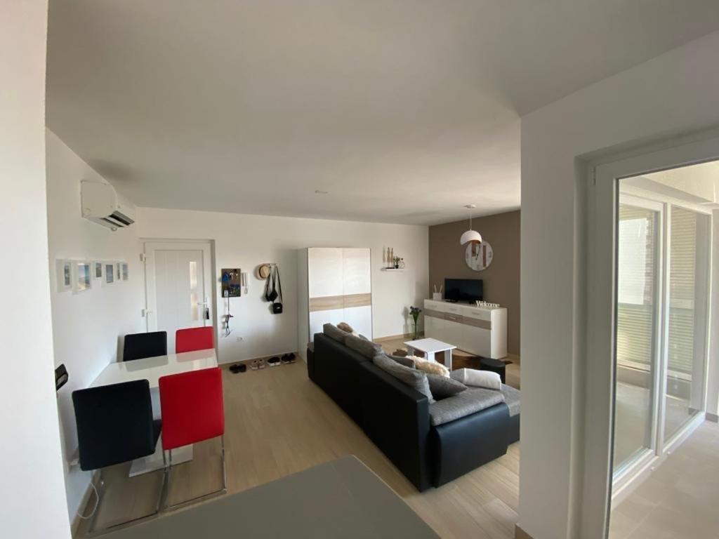 Apartman Erika Nin Exteriör bild